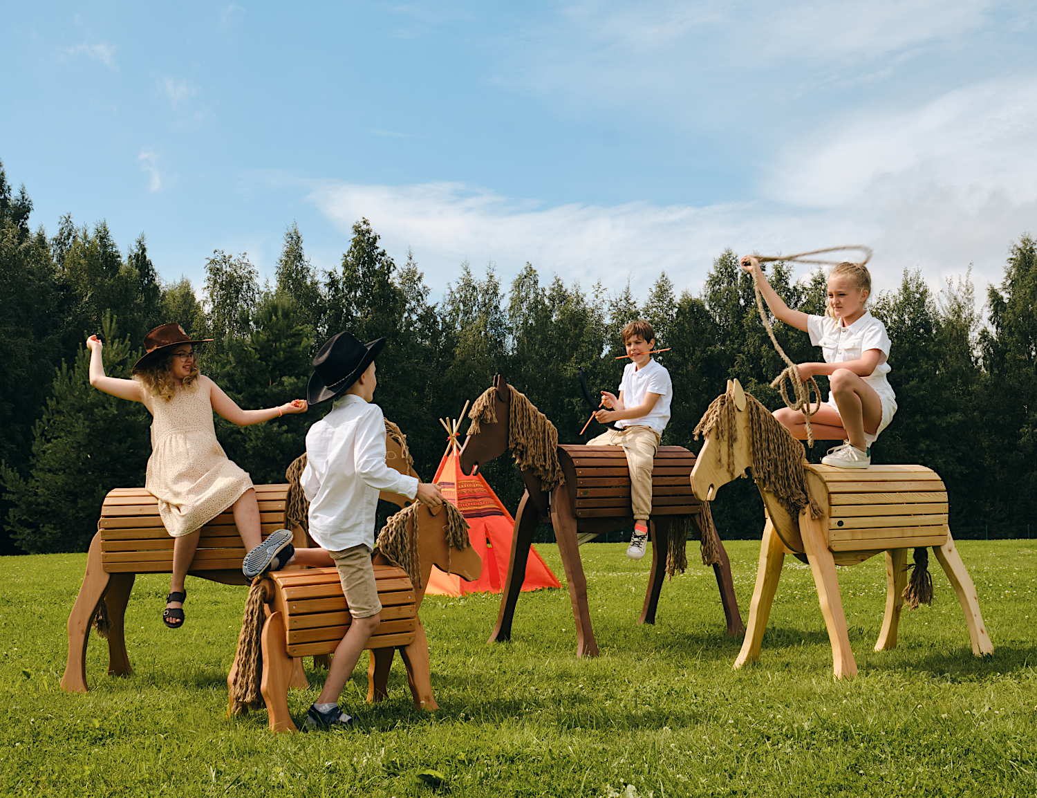Holzpferd, Gartenpferd, Voltigierpferd Kinder gruppe